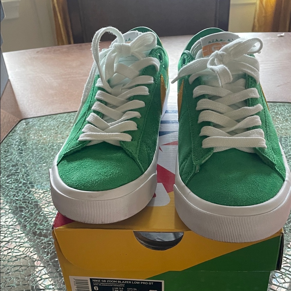 Nike Unisex Sneakers in Green and Yellow/ 6 Men’s or 7.5 Women’s - Picture 15 of 16